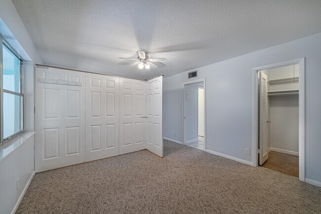 Building Photo - 180 High Point Terrace E