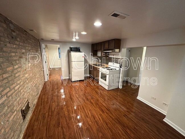 Building Photo - 1114 E 62nd St