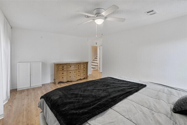 Building Photo - 8033 Oakwood Forest Dr