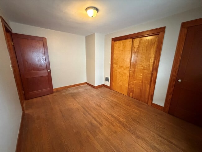 Building Photo - 4250 Harding Dr