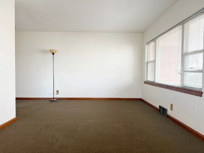 Building Photo - One Bedroom for RENT!!