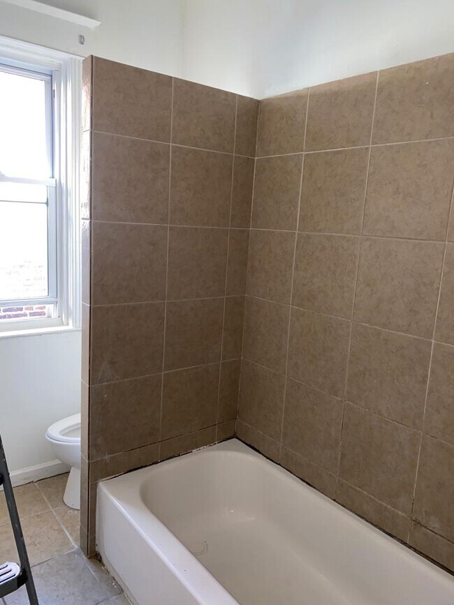 Building Photo - 4823 Walnut St