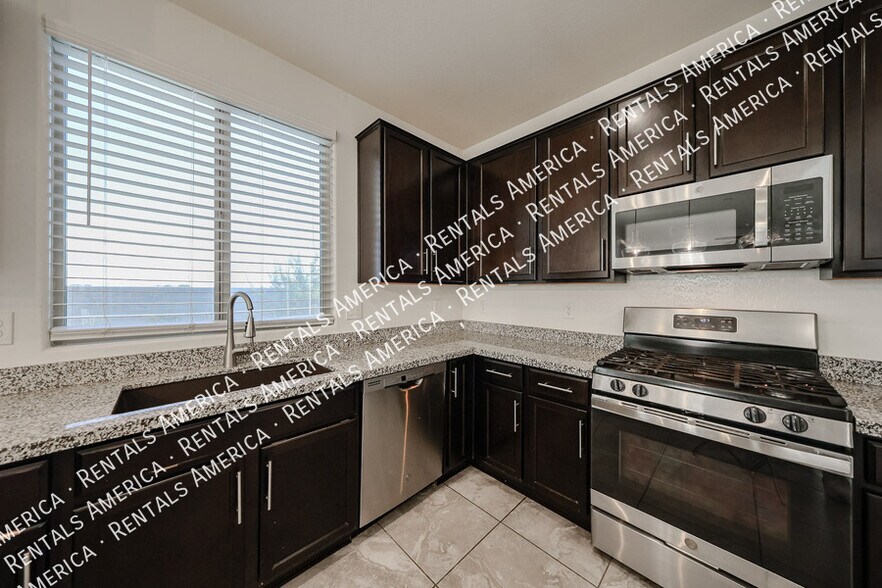 Building Photo - 17965 W Encinas Ln