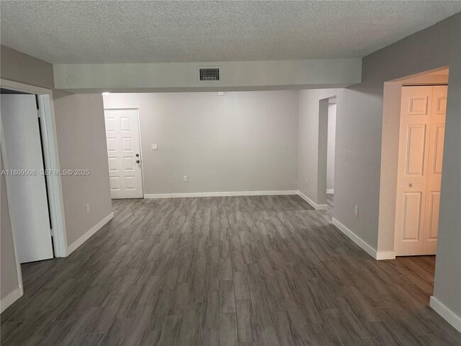 Building Photo - 721 N Pine Island Rd