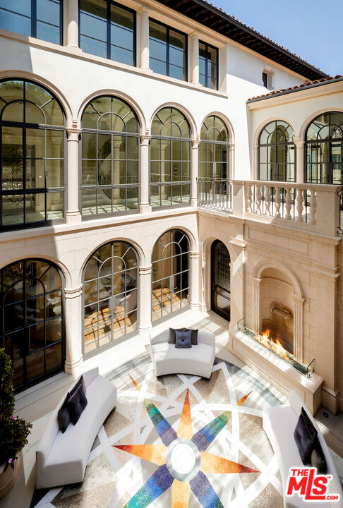 Building Photo - 6 Mystique