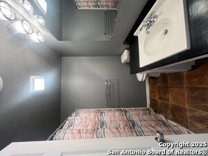 Building Photo - 3058 Westview Dr