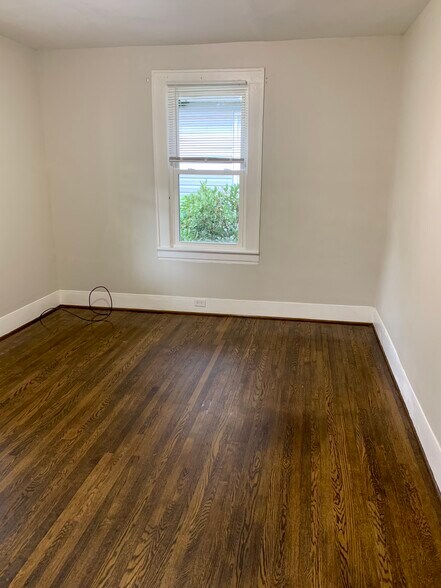 Another view of the great room with cable hook-up - 1332 Buena Vista Blvd SE