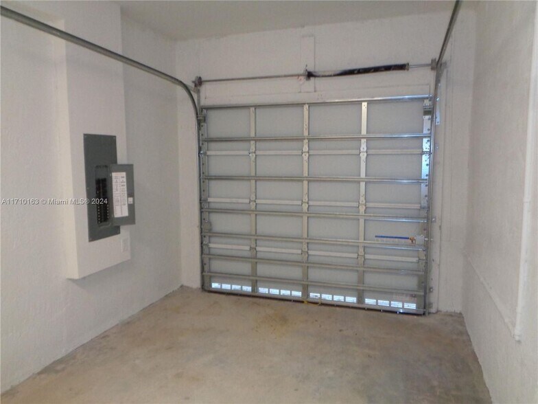 Building Photo - 2514 SE 29th St