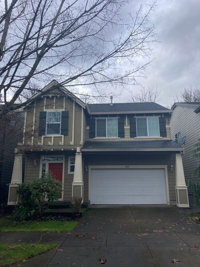Building Photo - Beautiful Home in the Oaks Area