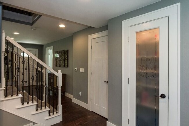 Building Photo - $4,400 | 5 Bedroom, 3 Bathroom House | Pet...