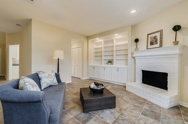Building Photo - 15169 Kimberley Ct
