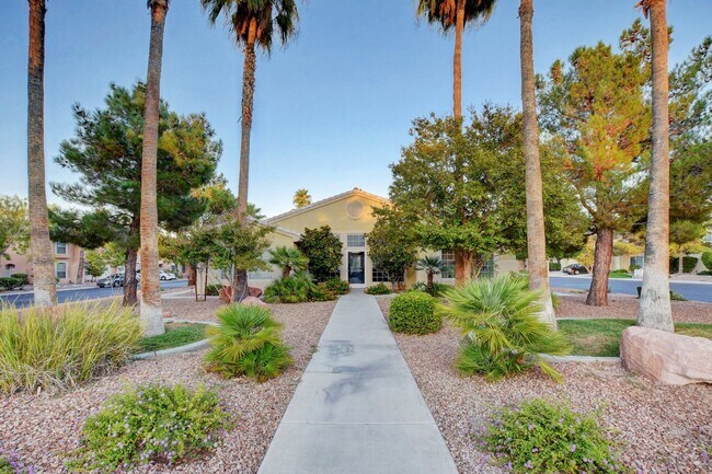 Building Photo - 2 Bedroom Condo w/ Patio & 1 Car Attached Garage