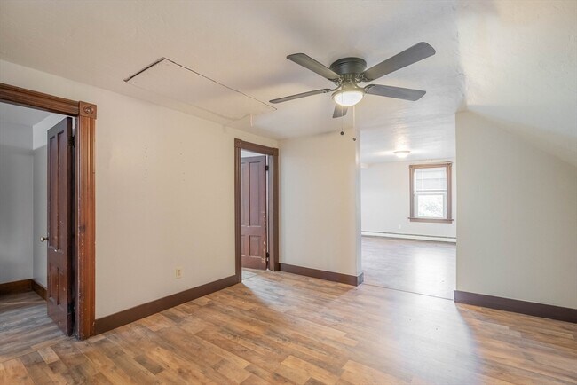 Building Photo - 85 E Main St