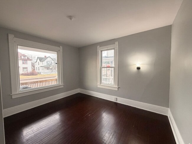 Building Photo - Modern Spacious 2+ Bedroom Lower Unit