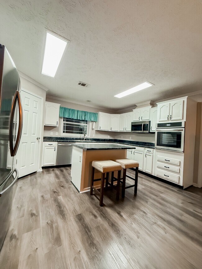 Building Photo - 106 Dolly Dr