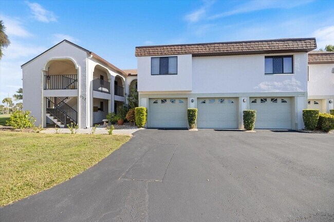 Building Photo - 822 Capri Isles Blvd