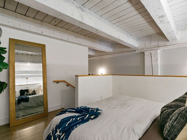 Building Photo - Historic Chown Pella Building - east facing Pearl District loft w/parking & storage