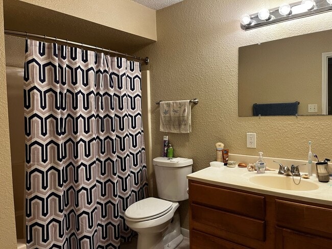 Building Photo - Private 2 Bed, 2 Bath Home on Acreage – 10...