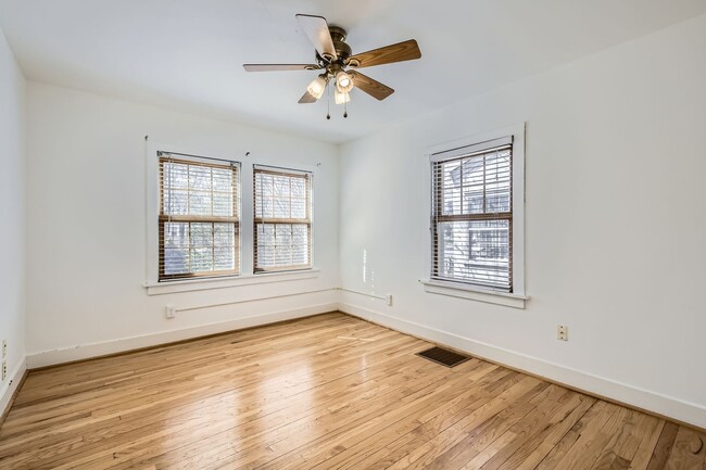 Building Photo - 520 S Loomis Ave