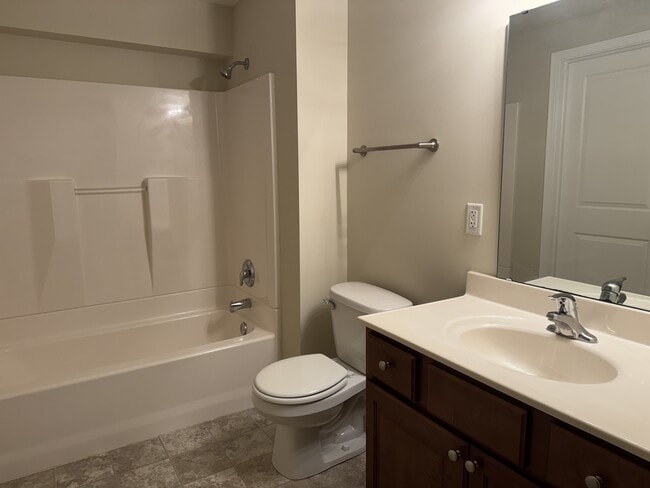 Building Photo - 7585 Western Gailes Dr