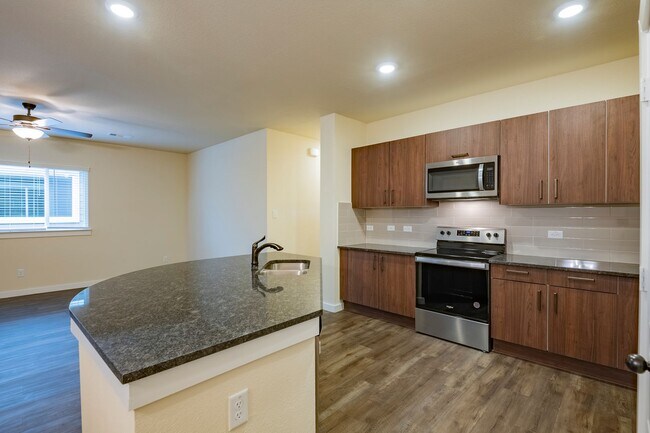 Building Photo - 709 Blackland dr