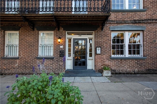 Primary Photo - 219 Abercorn St