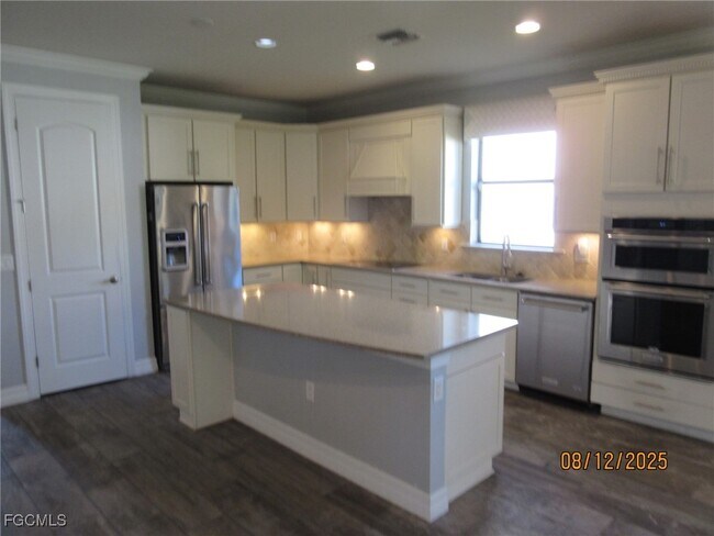 Building Photo - 14589 Laguna Dr