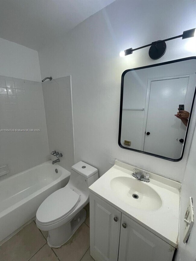 Building Photo - 2520 NW 52nd Ave