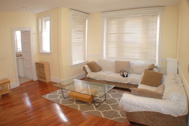 Building Photo - 22 Parkway Rd