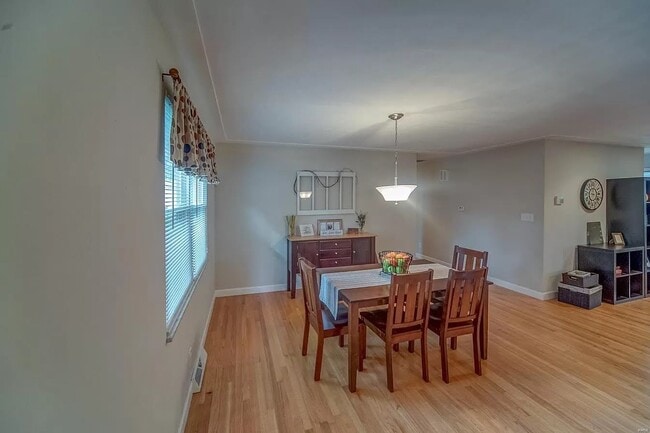 Building Photo - 2404 Wendy Way Dr