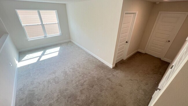 Building Photo - Beautiful Harmony Central Water Front Home AVAILABLE NOW!