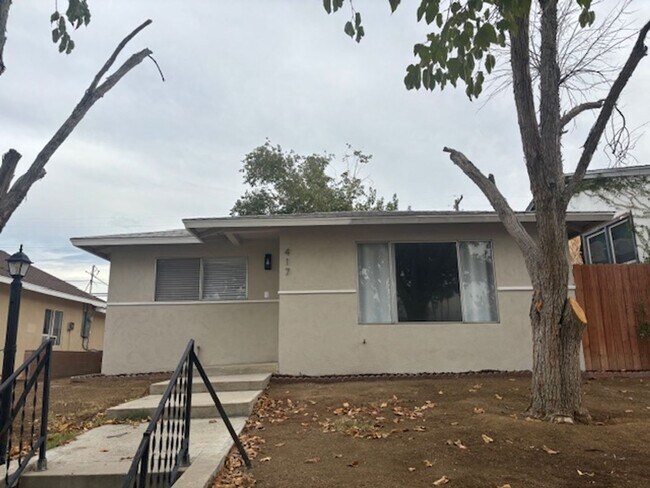 Building Photo - Clean 3 Bedroom / 1.5 Bathoroom House in T...