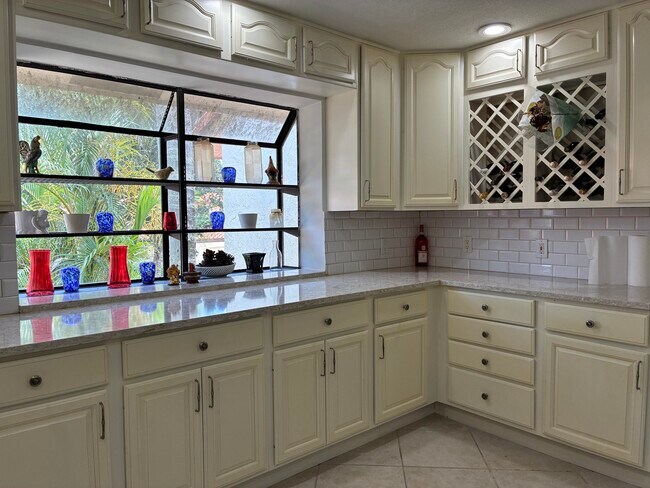 Building Photo - 7895 La Mirada Dr