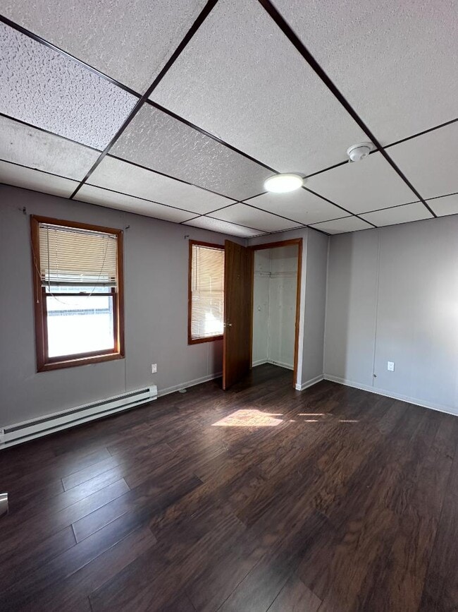 Building Photo - 606 W Main St