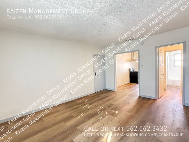 Building Photo - 600-602 S Fir Ave-6