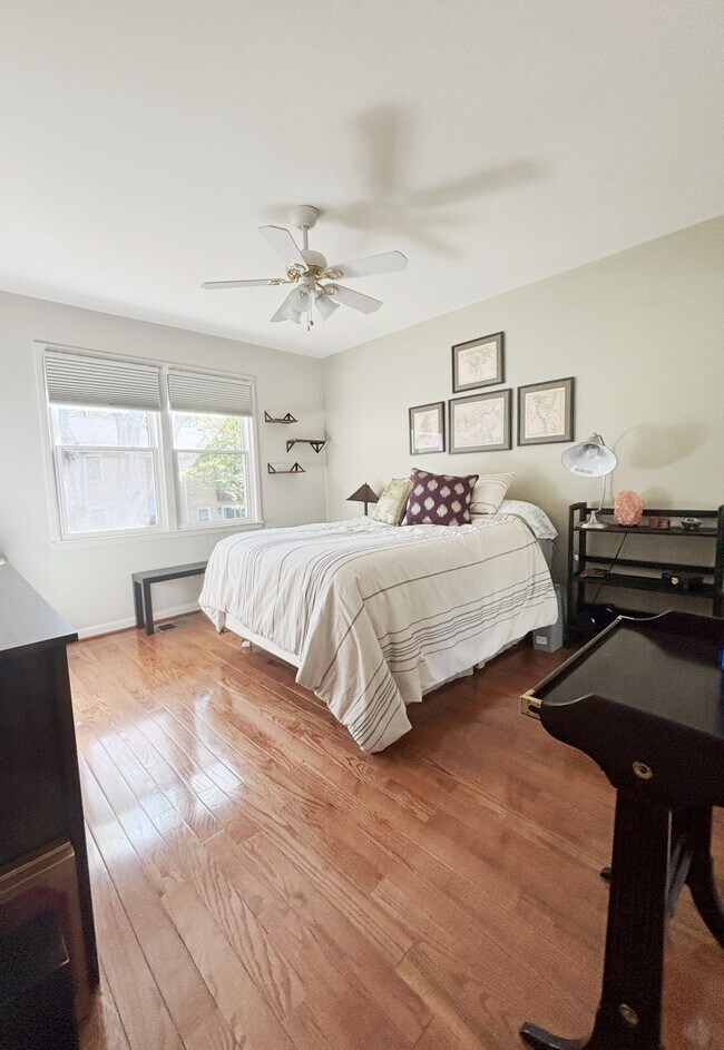 Building Photo - 5107 Cliffhaven Dr