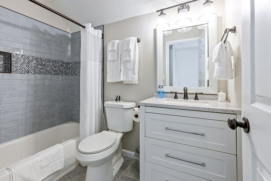 Building Photo - 13 Windfield Dr