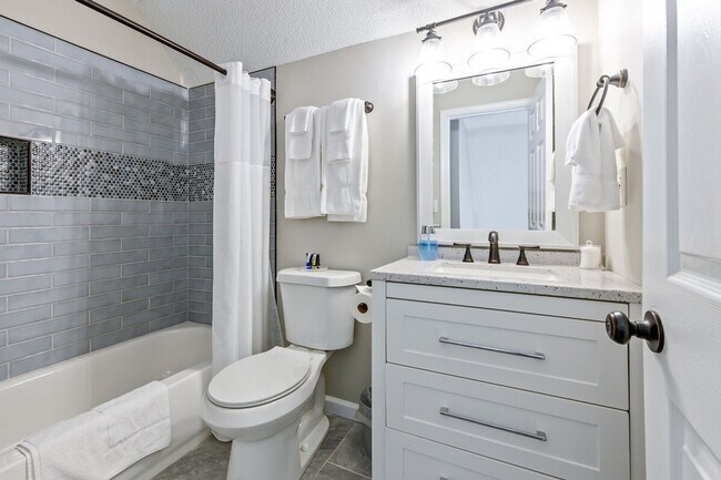 Building Photo - 13 Windfield Dr