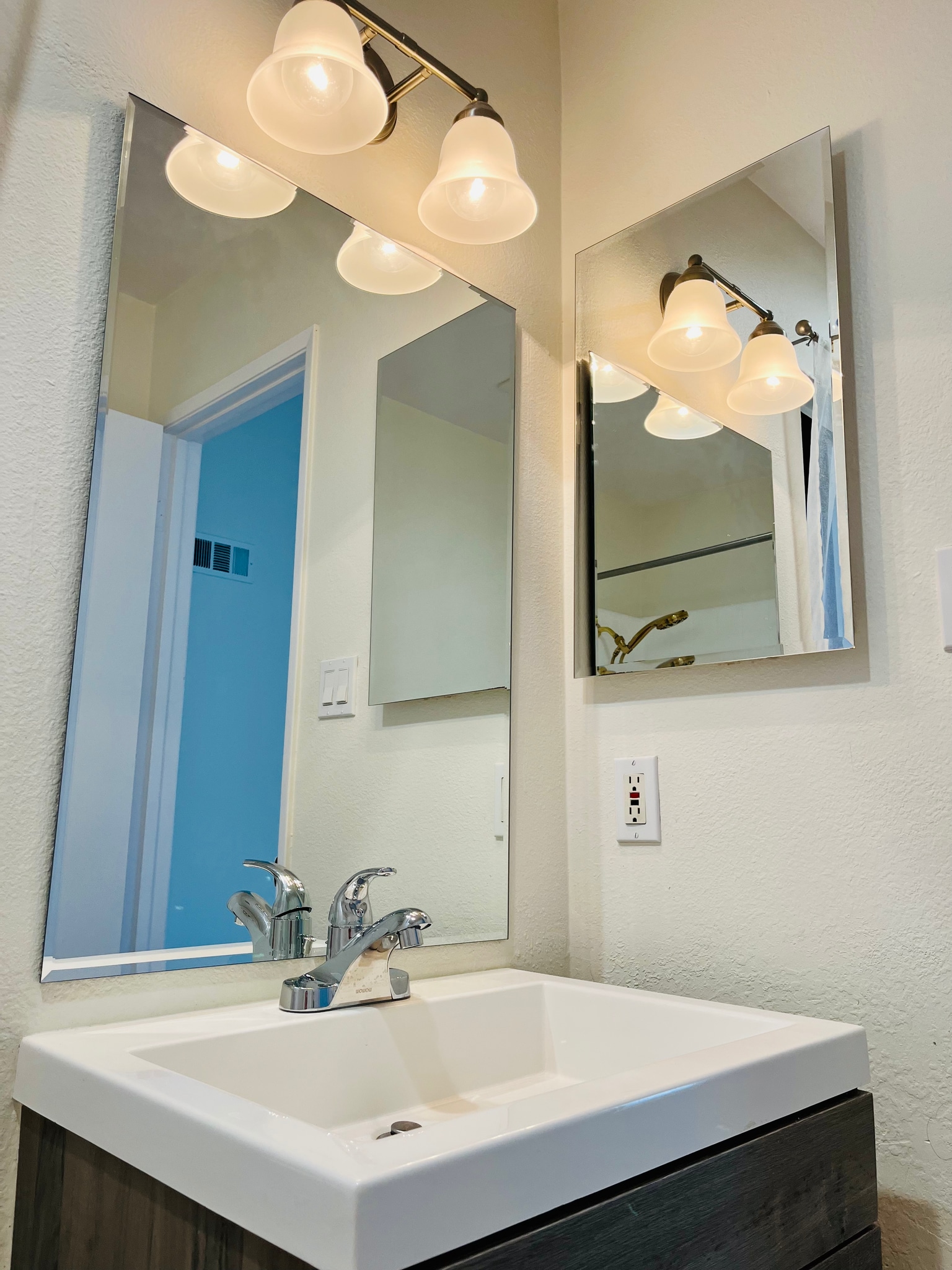 Guest bathroom 2nd floor - 999 San Pasqual St