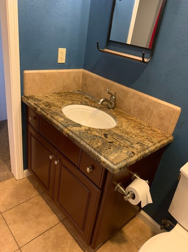 Building Photo - 5 Bd 4.5 Ba Country Home