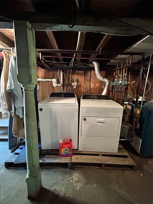 Building Photo - 24 Arnold Ave