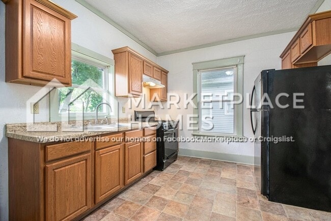 Building Photo - 822 N St Louis Blvd