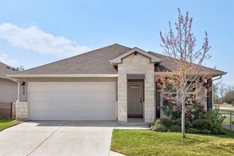 Building Photo - 809 Russet Rock Dr