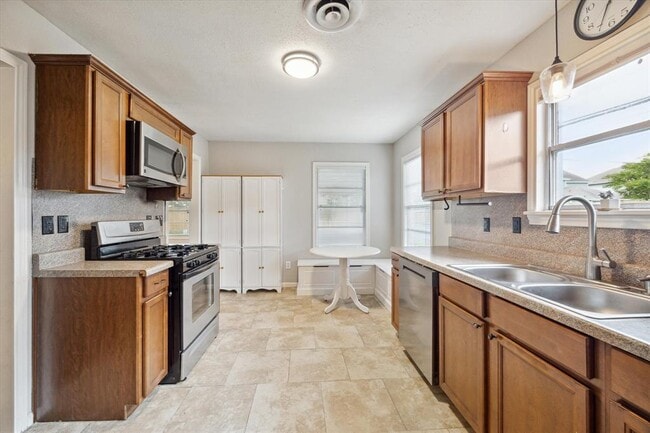 Building Photo - 1355 Gardenia Dr