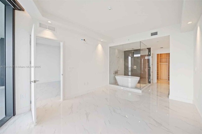 Building Photo - Northeast 24th Street, Miami, FL 33137 - 2 BR 2 BA condo