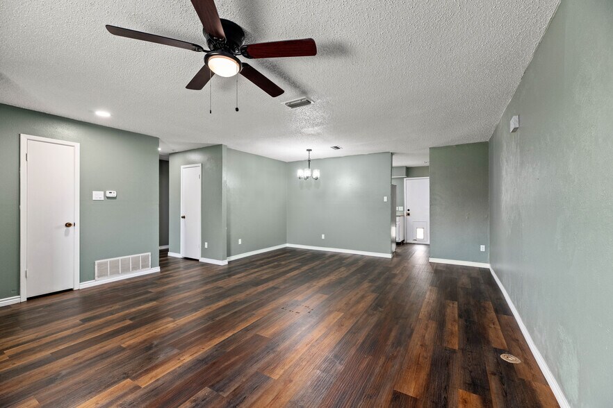 Building Photo - 9 E Mountain Creek Ct