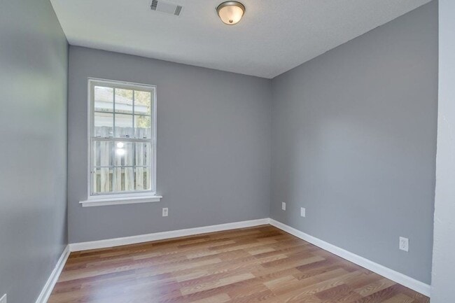 Building Photo - A Classic Act