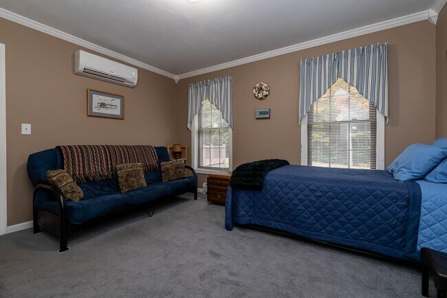 Building Photo - 24 Birchwood Rd