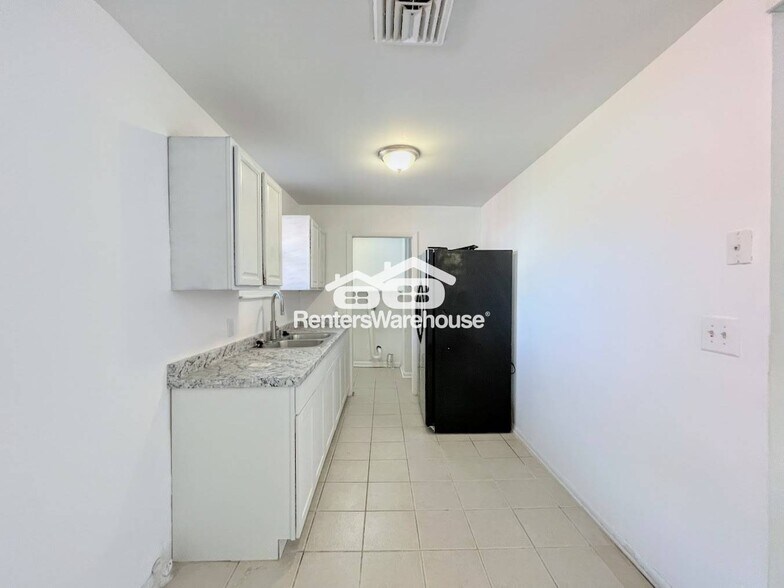 Building Photo - 138 Dupre Ave