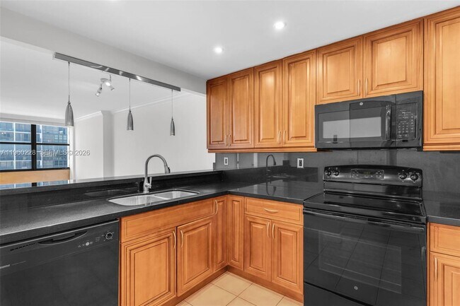 Building Photo - 1901 Brickell Ave